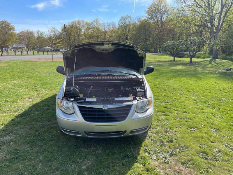 2005 Chrysler Town and Country LX