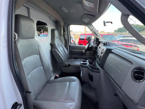 2013 Ford E-Series E-350 SD