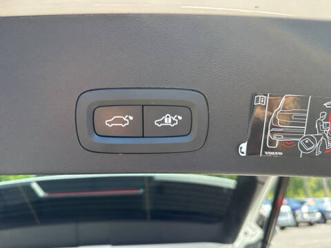 2022 Volvo XC40 T5 Momentum