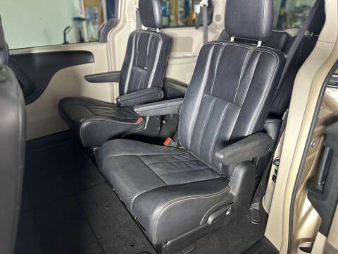 2014 Chrysler Town and Country Touring