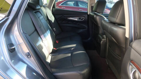 2017 Infiniti Q70 3.7