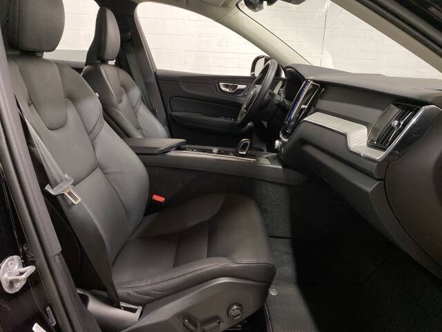 2025 Volvo XC60 B5 Plus Dark Theme