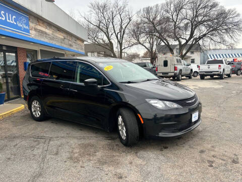 2022 Chrysler Voyager LX