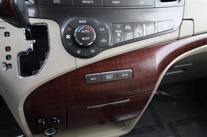 2014 Toyota Sienna XLE 8-Passenger