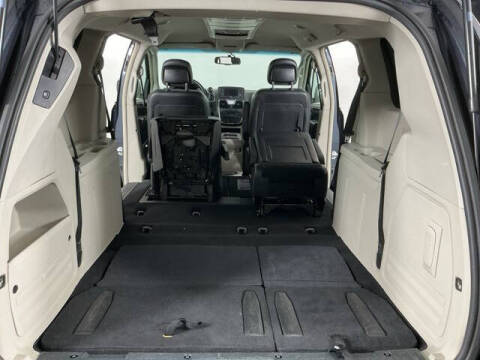 2013 Chrysler Town and Country Touring