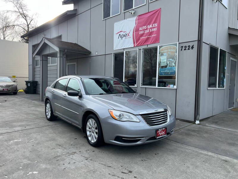 Chrysler 200's photo