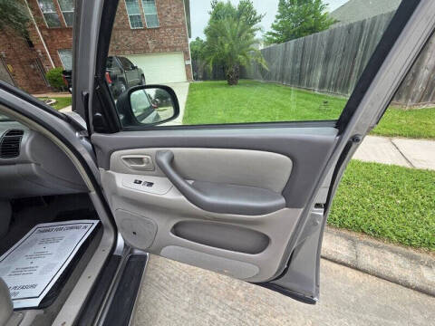 2004 Toyota Sequoia SR5