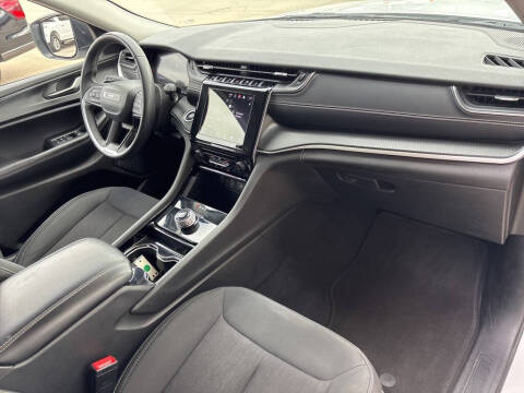 2023 Jeep Grand Cherokee L Laredo