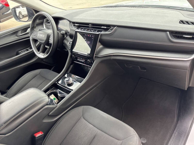 2023 Jeep Grand Cherokee L Laredo