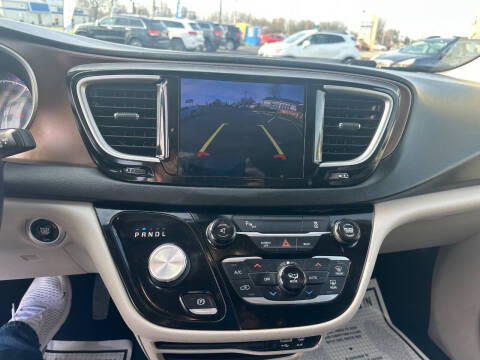 2017 Chrysler Pacifica Touring-L