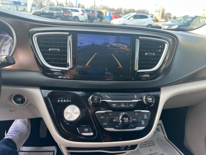 2017 Chrysler Pacifica Touring-L