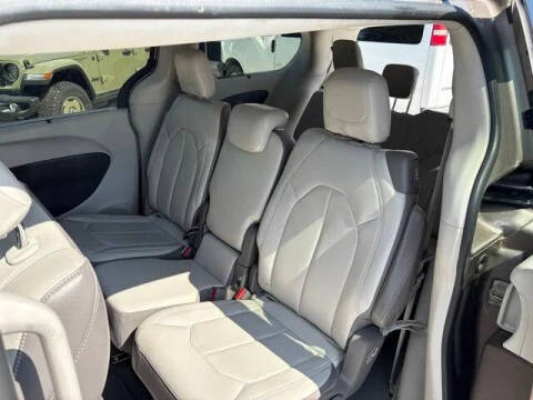 2017 Chrysler Pacifica Touring-L