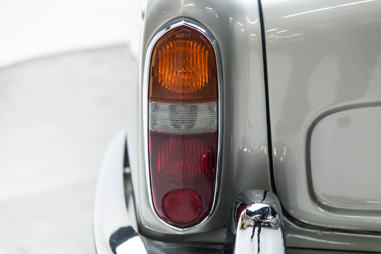 1967 Bentley T1 Saloon 55
