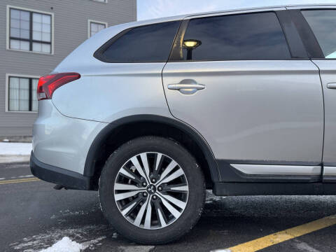 2019 Mitsubishi Outlander ES