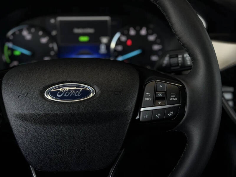 2022 Ford Escape Hybrid SE