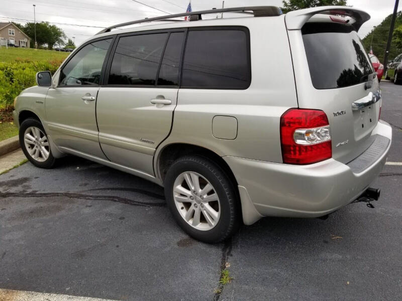 2006 Toyota Highlander Hybrid for sale at DDN & G Auto Sales in Newnan GA