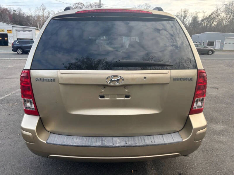 2007 Hyundai Entourage