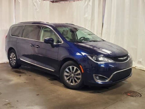 2019 Chrysler Pacifica for sale at COLE Automotive in Kalamazoo MI