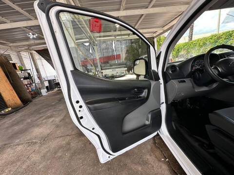 2017 Nissan NV200