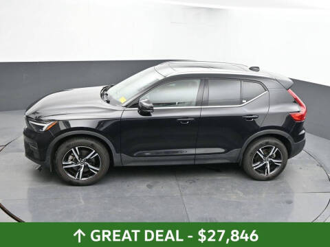 2025 Volvo XC40 B5 Core Bright Theme
