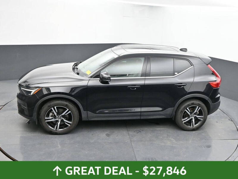 2025 Volvo XC40 B5 Core Bright Theme