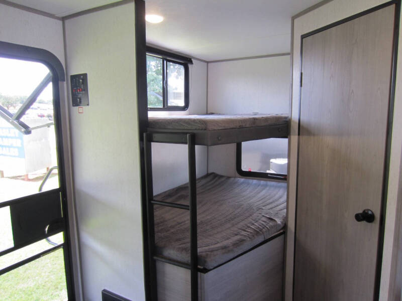 2022 Coleman Lantern Series 242BH