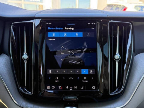 2023 Volvo XC60 B5 Plus Dark Theme