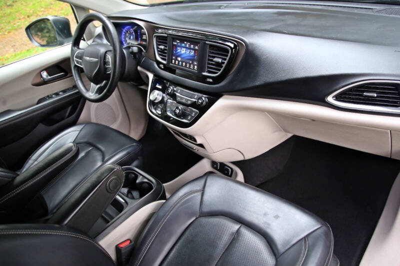 2020 Chrysler Voyager LXi