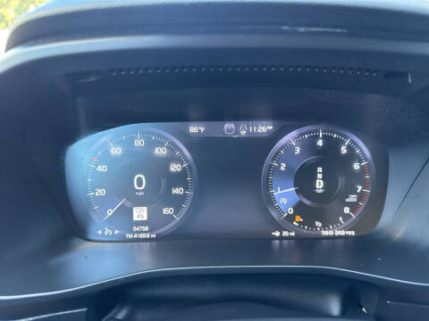 2022 Volvo XC40 T5 Momentum