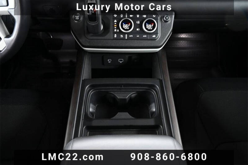 2023 Land Rover Defender 130 X-Dynamic SE