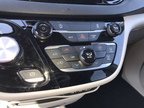 2024 Chrysler Voyager LX