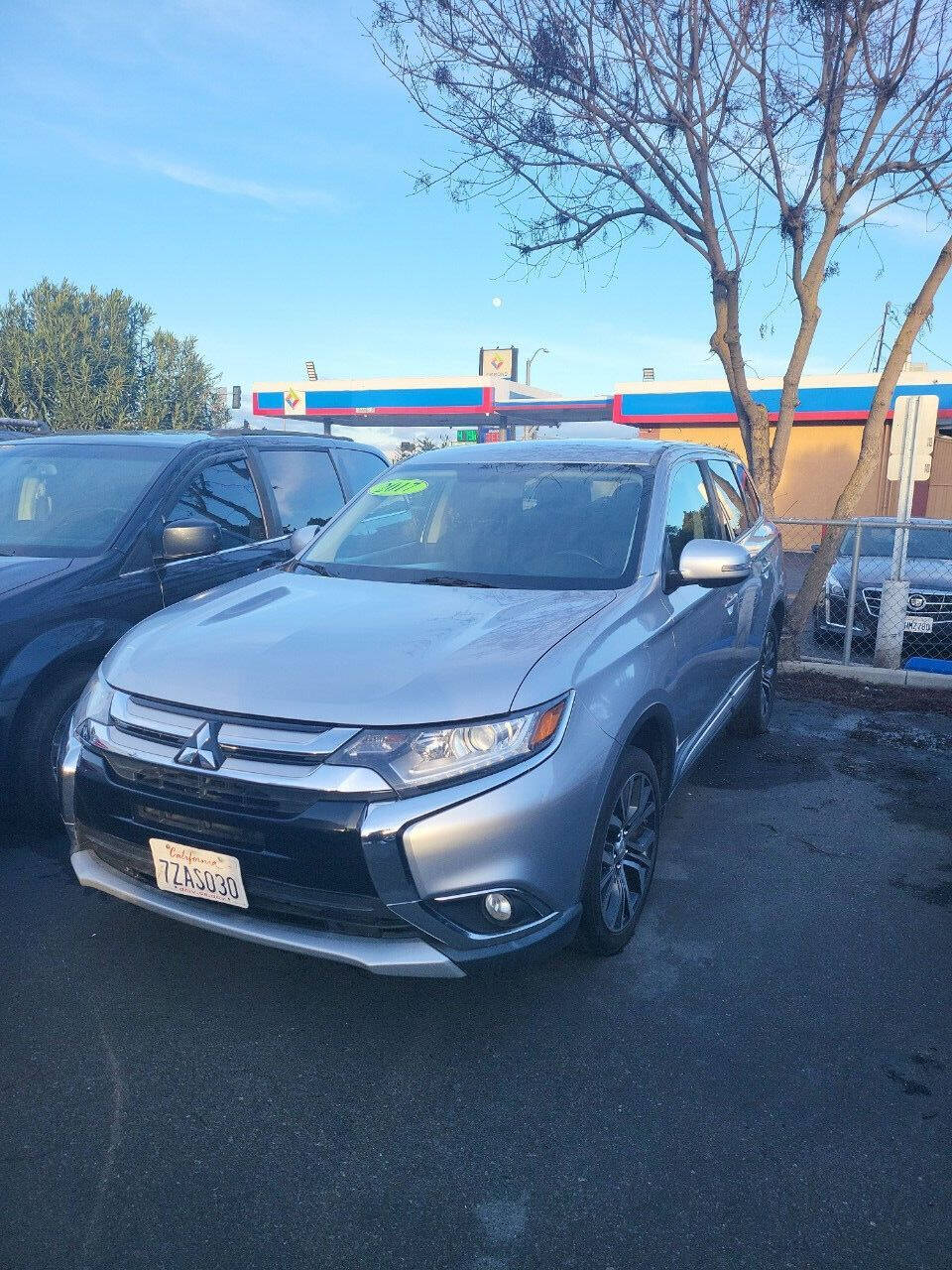 Silver 2017 Mitsubishi Outlander SE SE 4dr SUV 2