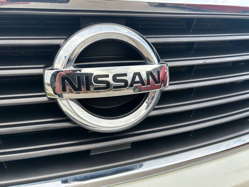 2015 Nissan Quest SV photo 18