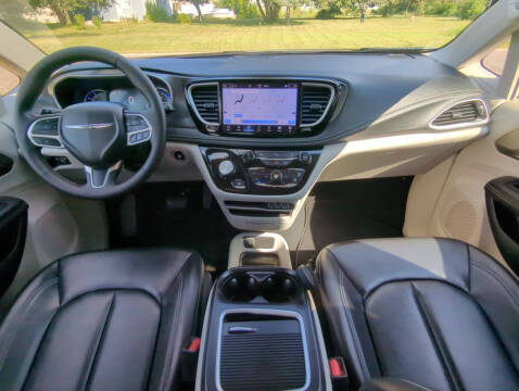 2024 Chrysler Pacifica Plug-In Hybrid Select