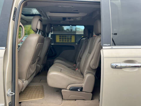 2013 Chrysler Town and Country Touring-L