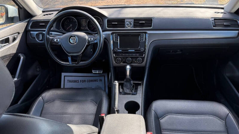 2017 Volkswagen Passat 1.8T R-Line