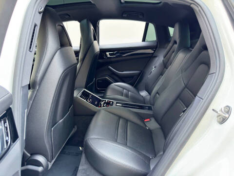 2018 Porsche Panamera 4