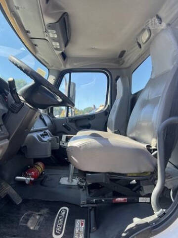 2010 Freightliner Business class M2