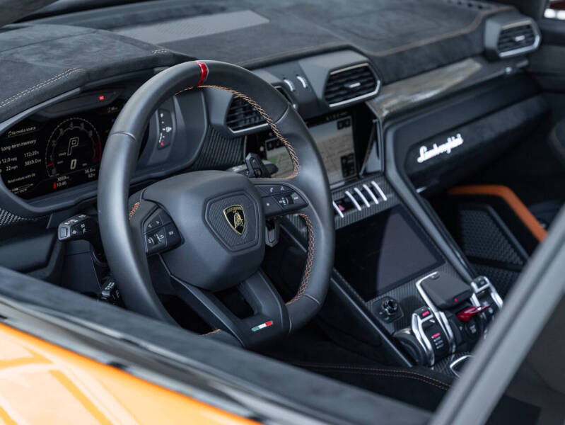 2023 Lamborghini Urus Performante