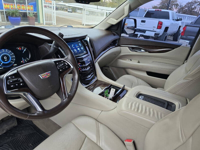 2017 Cadillac Escalade Standard