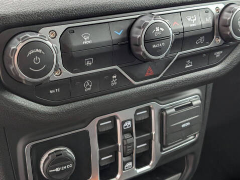 2025 Jeep Gladiator NightHawk