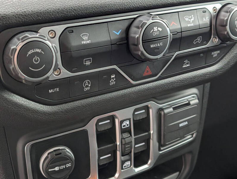 2025 Jeep Gladiator NightHawk