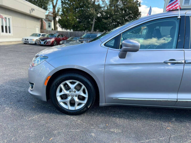 2017 Chrysler Pacifica Touring-L