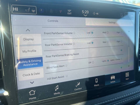 2026 Chrysler Pacifica Select