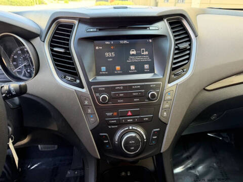 2017 Hyundai Santa Fe SE