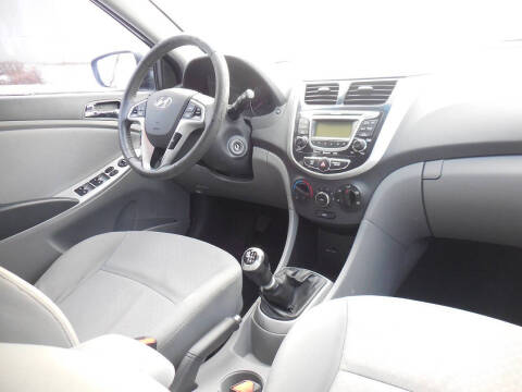 2013 Hyundai Accent SE