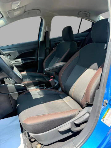 2022 Nissan Versa SR