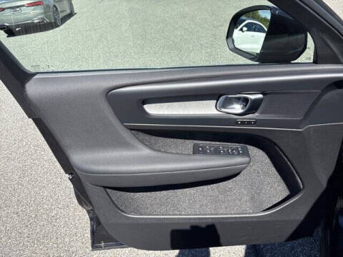 2025 Volvo XC40 B5 Plus Bright Theme