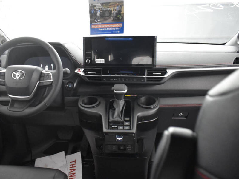 2025 Toyota Sienna XSE 7-Passenger