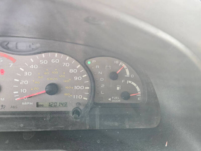 2003 Toyota Sequoia SR5